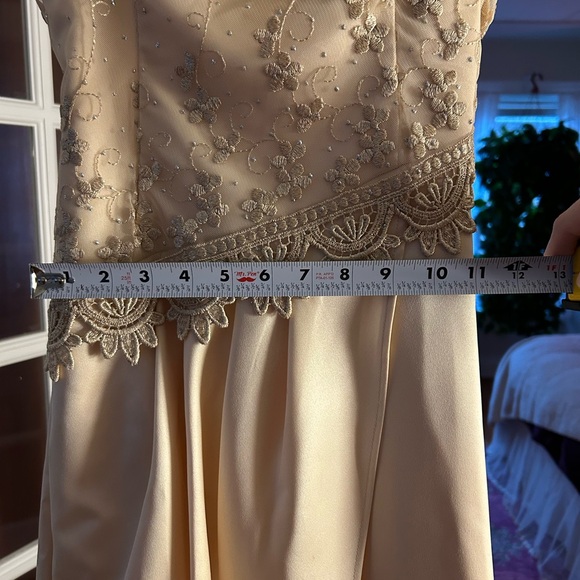 Mid-2000’s Champagne/Cream Prom Dress size 2 - Picture 10 of 12